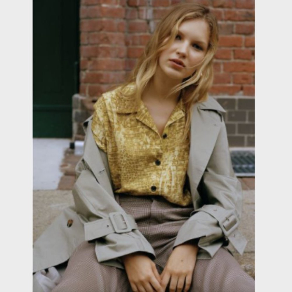 UO Dolores Button-Down Top in Dark Yellow